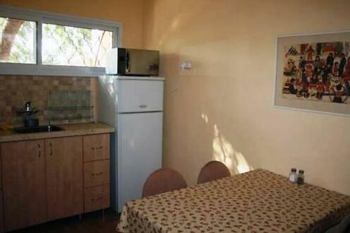 Gil's Guest Rooms - Photo5