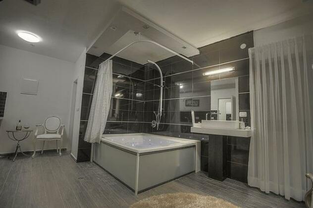 Atara Lodge - Photo3