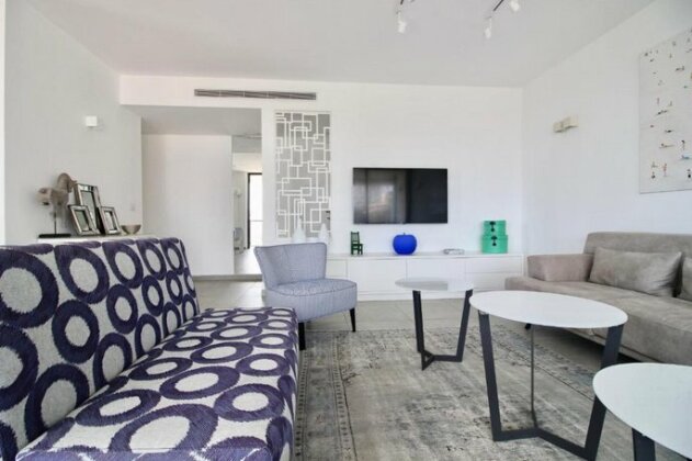 2 Bedrooms Design With Balcony - Florentine - Modern And Beautiful - Photo3