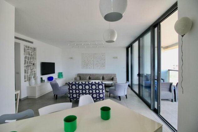 2 Bedrooms Design With Balcony - Florentine - Modern And Beautiful - Photo4