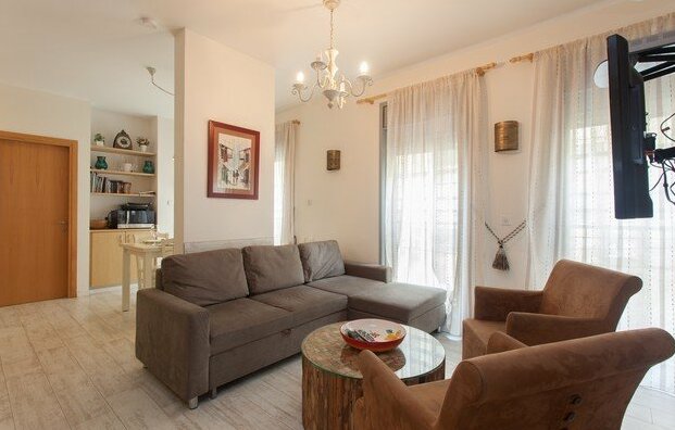 2 Br Boutique Apartment By The Sea - Photo2