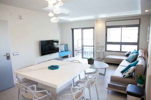 2bdr Beach Tlv - Photo3