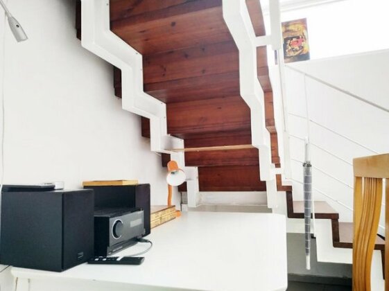 AirTLV - Centrally Located Studio With Gallery - Photo2