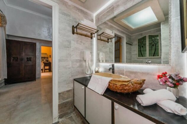 BALCONY suite- TLV 12 in Neve Tzedek - Photo5