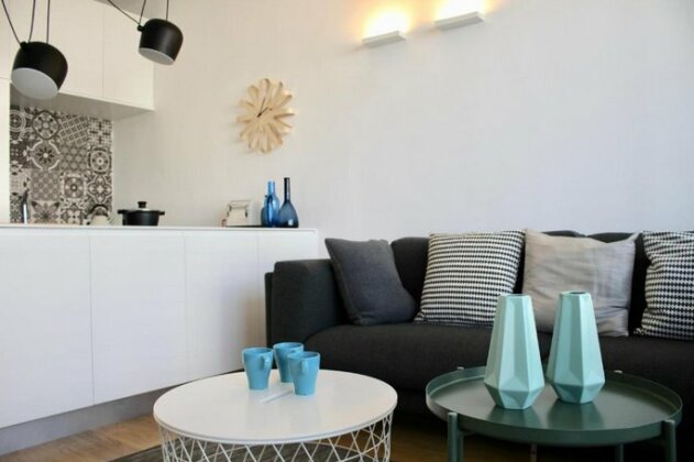 BenYehuda 250 - Brand new 2 bedrooms apt with balcony - Nicely decorated - Photo3