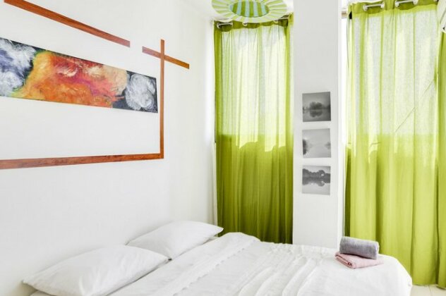 Central Apartment by Rothschild & Market - Photo5