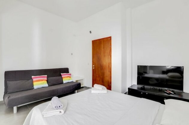 Central Apartment near Bograshov Beach - Photo4