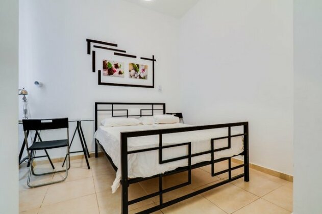 Central Apartment near Bograshov Beach - Photo5