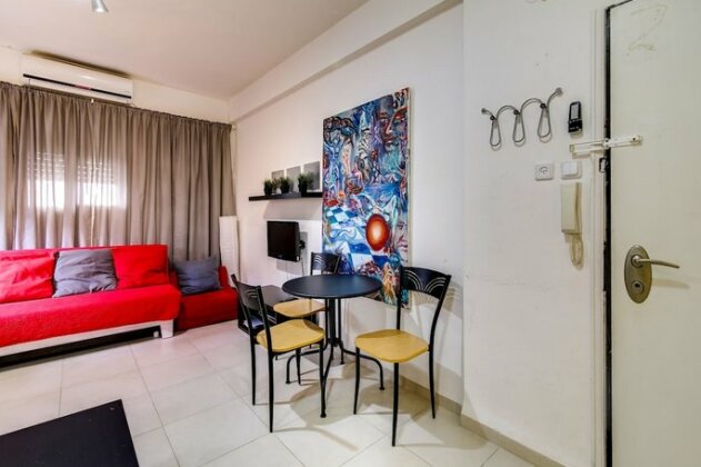 Central Apartment next to Dizengoff St - Photo3