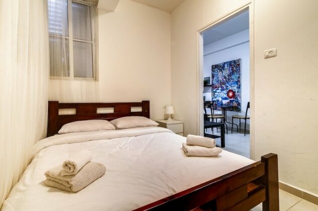 Central Apartment next to Dizengoff St - Photo4