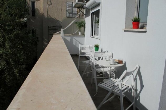 Charming & Bright Clean With Balcony - Photo2