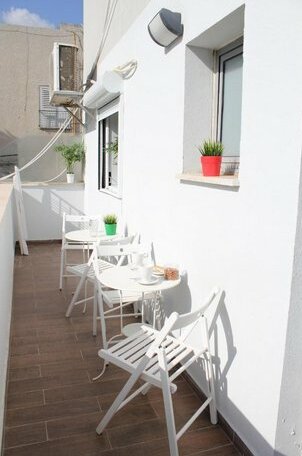 Charming & Bright Clean With Balcony - Photo3