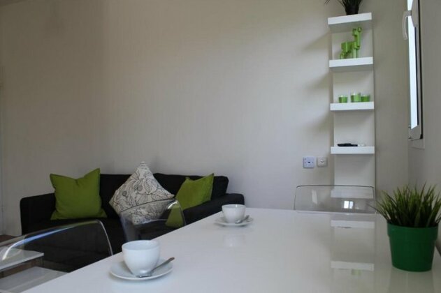 Charming & Bright Clean With Balcony - Photo4