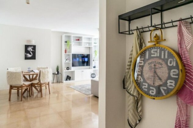 Chic Neve Tzedek 3BR & PARKING with Spacious Terrace - By BerryStays - Photo4