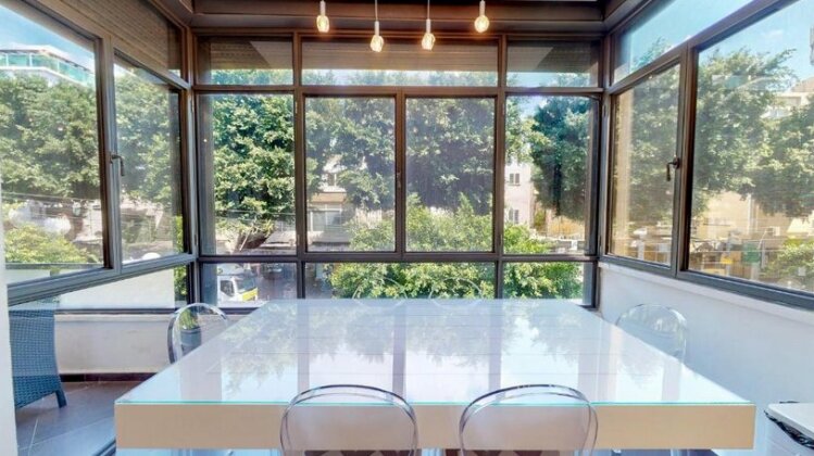 Clear 3BR in Dizzengoff 140 by HolyGuest - Photo4