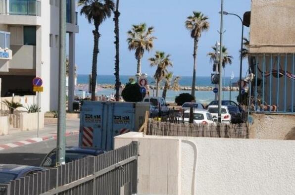  Photo 2