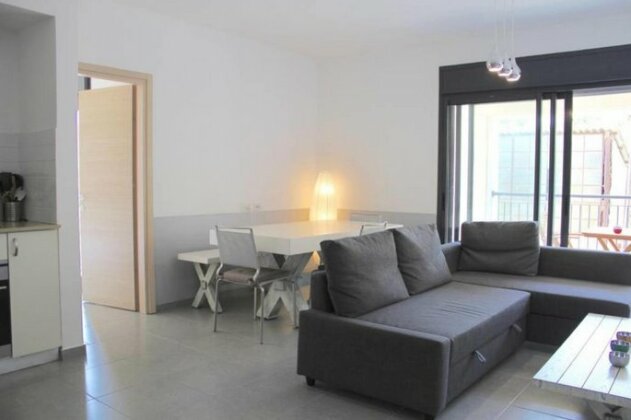Great 2 bedrooms with balcony & parking-Matalon st - Photo4