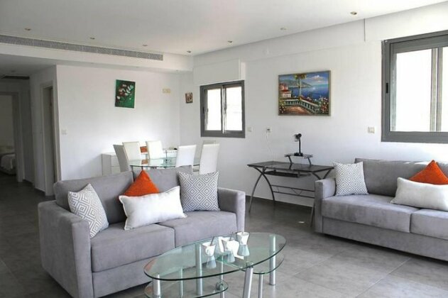 Ha-Kovshim st-2 bedrooms sea view with parking - Photo2