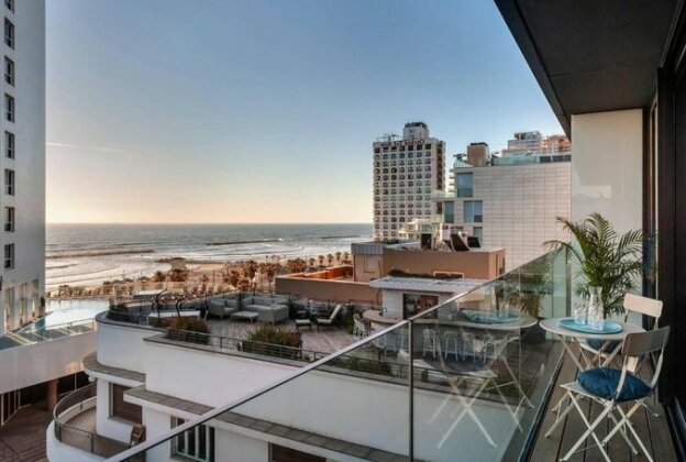 Luxury Balcony Apartment Near Gordon Beach