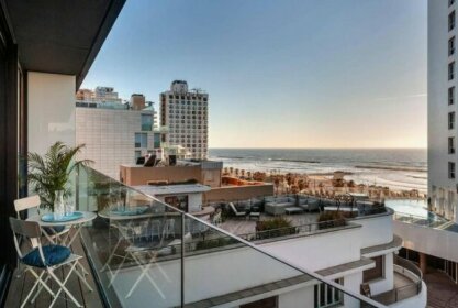 Luxury Balcony Apartment Near Gordon Beach