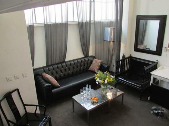 Nina Cafe Suites Hotel - Photo2