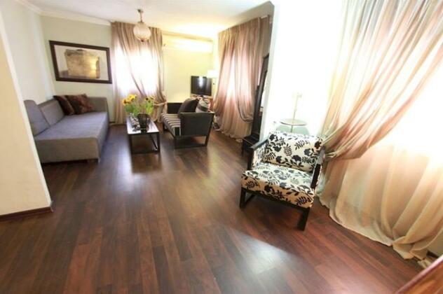 Nina Cafe Suites Hotel - Photo4
