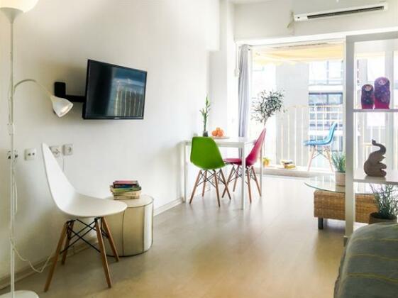 Prime Location Studio in Tel Aviv Apartments - Photo2