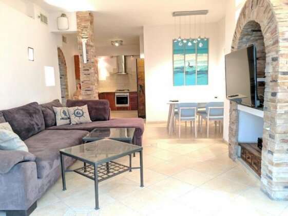 Rustic style 2 BR Apt with Sea View - Photo2