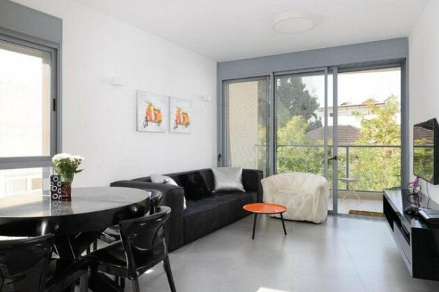 Spacious modern & Clean Apt one step to BEACH - Photo3