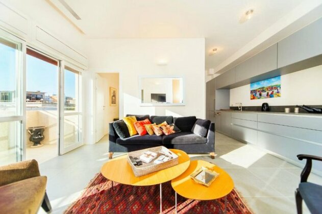 Stunning 1Bd w/ Balcony by Sea N' Rent - Photo2