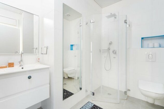 Stunning 1Bd w/ Balcony by Sea N' Rent - Photo5