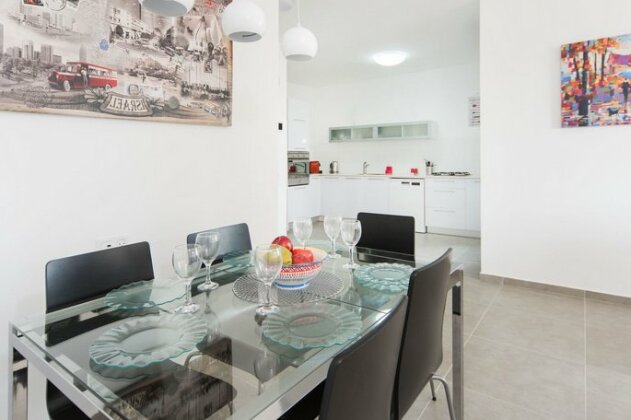 Stunning Apts in the Exciting Sarona Complex by Sea N' Rent - Photo3