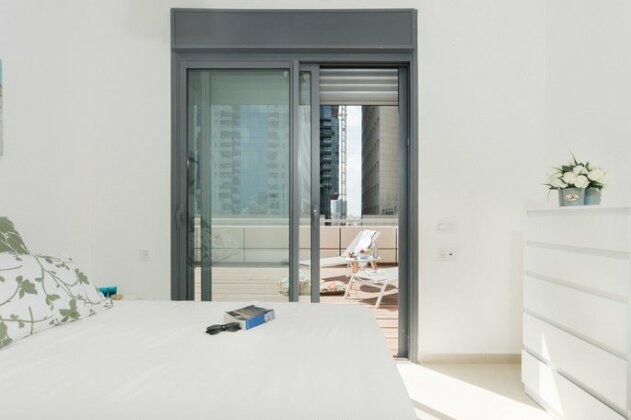 Stunning Apts in the Exciting Sarona Complex by Sea N' Rent - Photo5