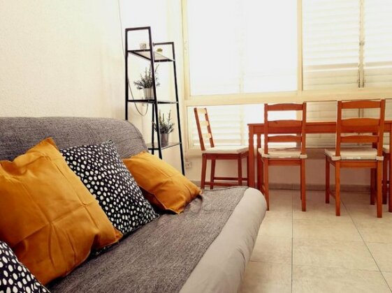 Tel Aviv beach apartment Location and quality - Photo4