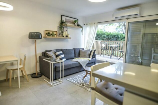 TLV University Garden Apartment - Photo2