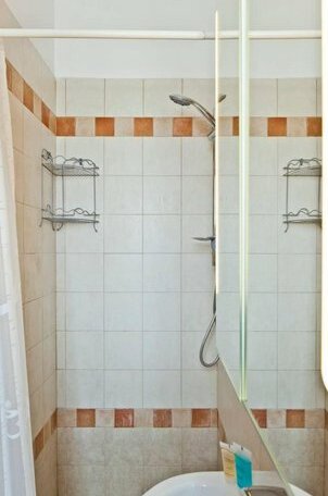 Trust Inn - Hakovshim Sea View & Parking - Photo4