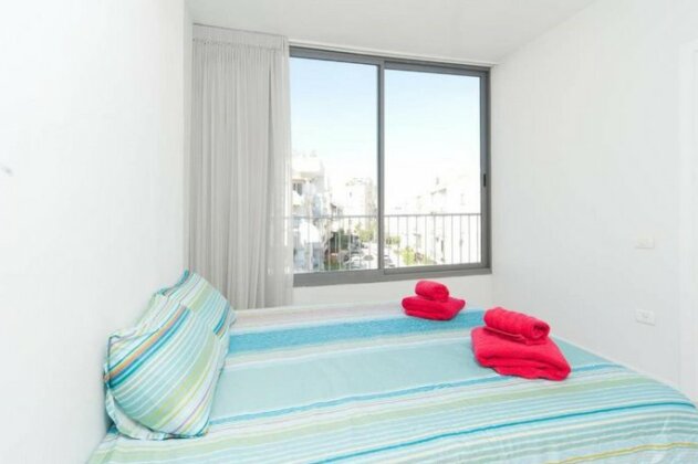 Yishayou Apt- 1bdms/1bath +balcony -Hayarkon park - Photo3