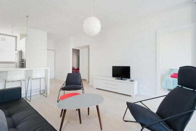Yishayou Apt- 1bdms/1bath +balcony -Hayarkon park - Photo4