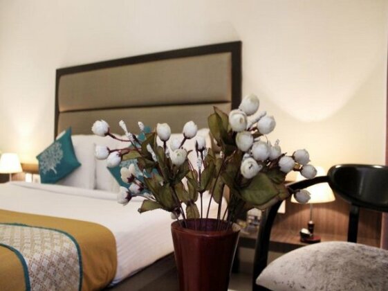FabHotel TDI Mall Fatehabad Rd - Photo3