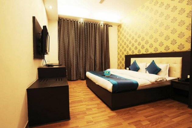 FabHotel TDI Mall Fatehabad Rd - Photo4
