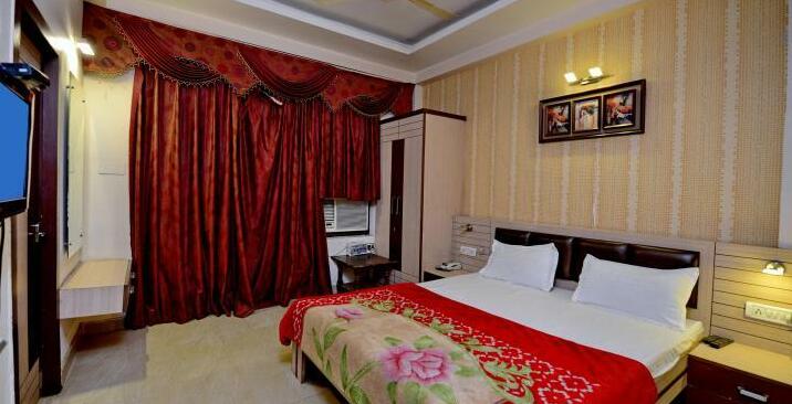 Hotel Om Sai Palace - Photo3