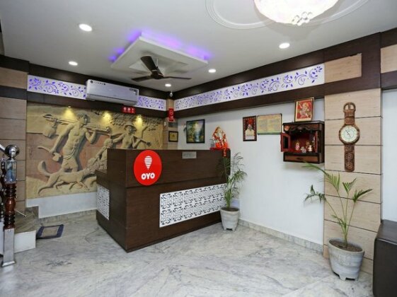 Oyo 14220 Hotel B R International - Photo3
