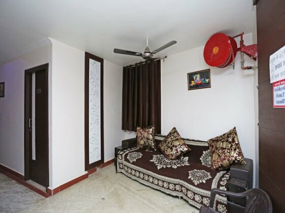 Oyo 14220 Hotel B R International - Photo4
