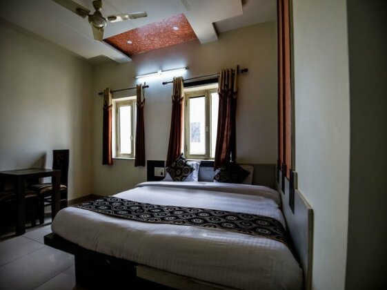 OYO 15769 Hotel Alpine Inn - Photo2