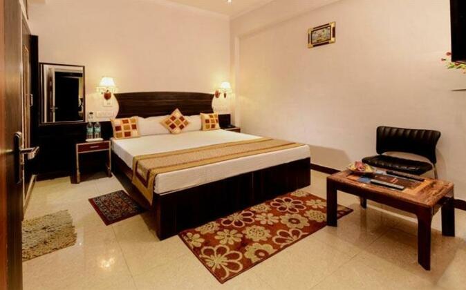 OYO 5539 Merit Hotel - Photo5