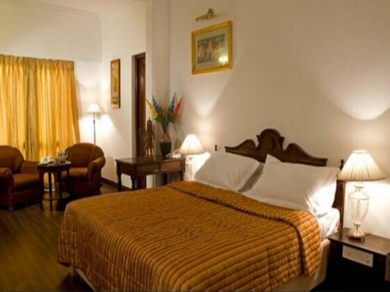 Udai Vilas Palace Hotel - Photo3