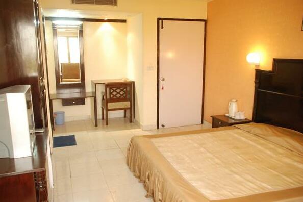 Very Clean Room With Private Bathroom - Photo2