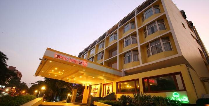 Cama Hotel - Photo2