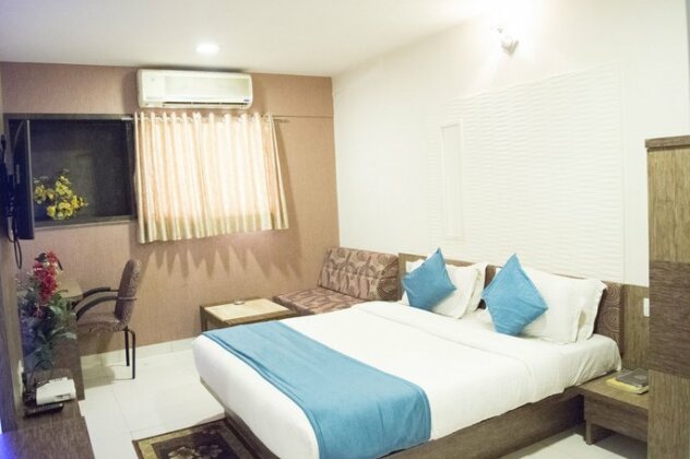 FabHotel Classic Inn Navrangpura - Photo2