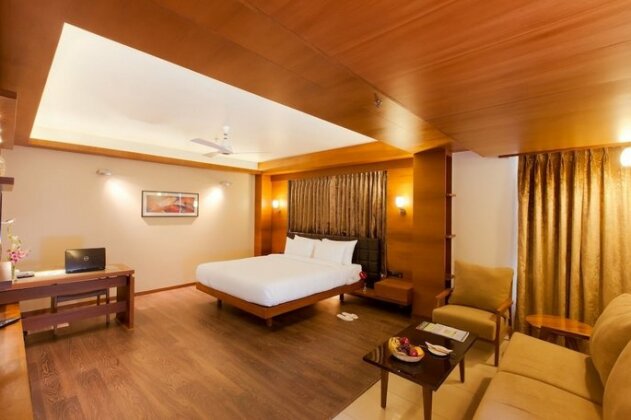 Hotel Cosmopolitan Ahmedabad - Photo4